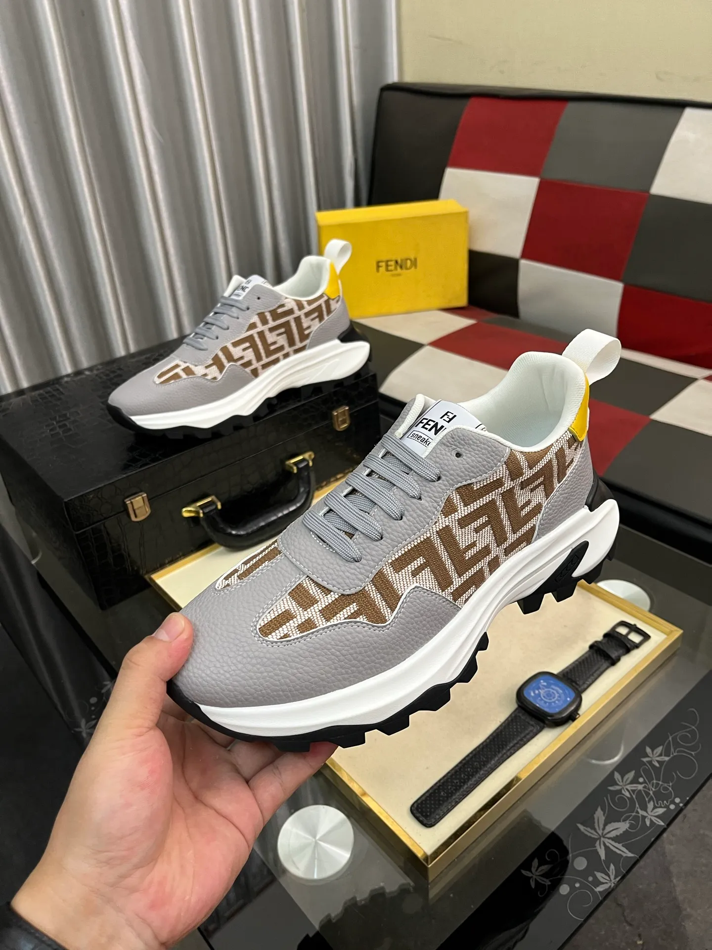 Men's Men's Shoes💰458⌚️⌚️[FENDI] Fendi's classic and comfortable men's, this complex sneaker is made of soft calfskin➕genuine leather lining➕original ultra-light rubber material with rough outsole. This unique light style is suitable for the casual and refined sensibility of this season. It is comfortable and natural on the feet. It is an everyday style for casual travel in autumn and winter! Code number: 38-443️⃣Colors available